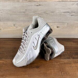 Nike Shox R4 Mens Size 10 Cave Stone College Grey Baroque Brown HQ1988 200